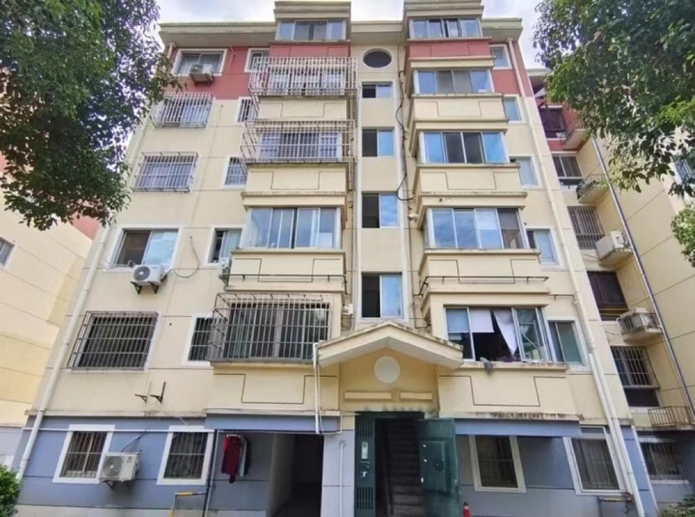 上海市奉贤区庙泾新村22栋5F 