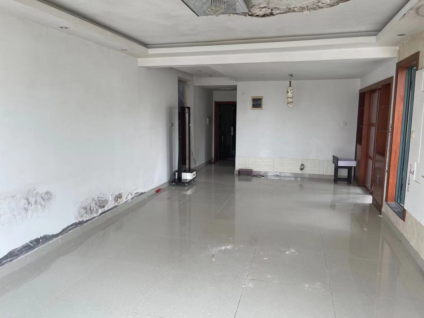 上海市金山区海辰馨苑77栋6F 