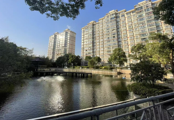 上海市宝山区宝莲湖景园11栋9F 