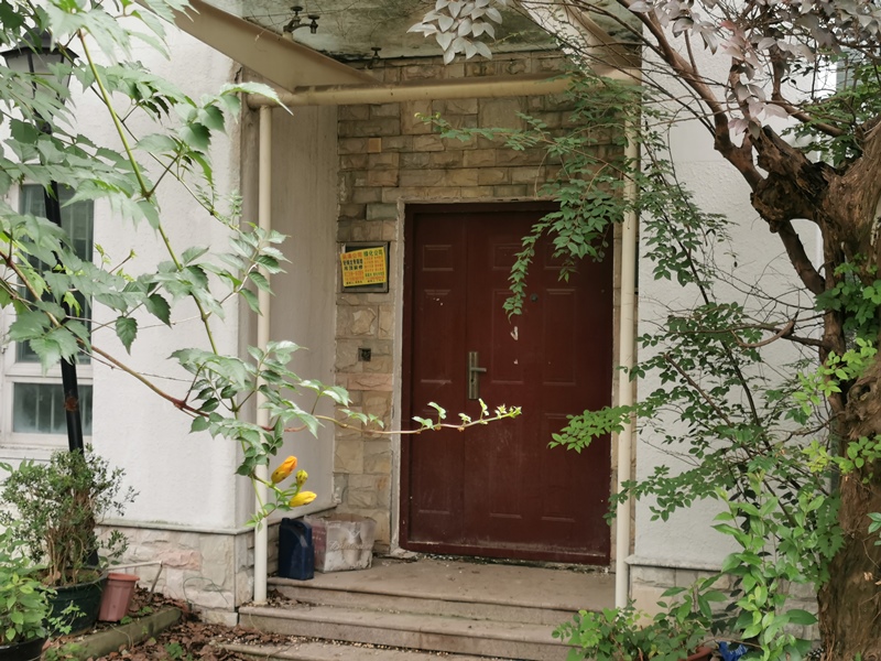 上海市闵行区月光流域5栋 