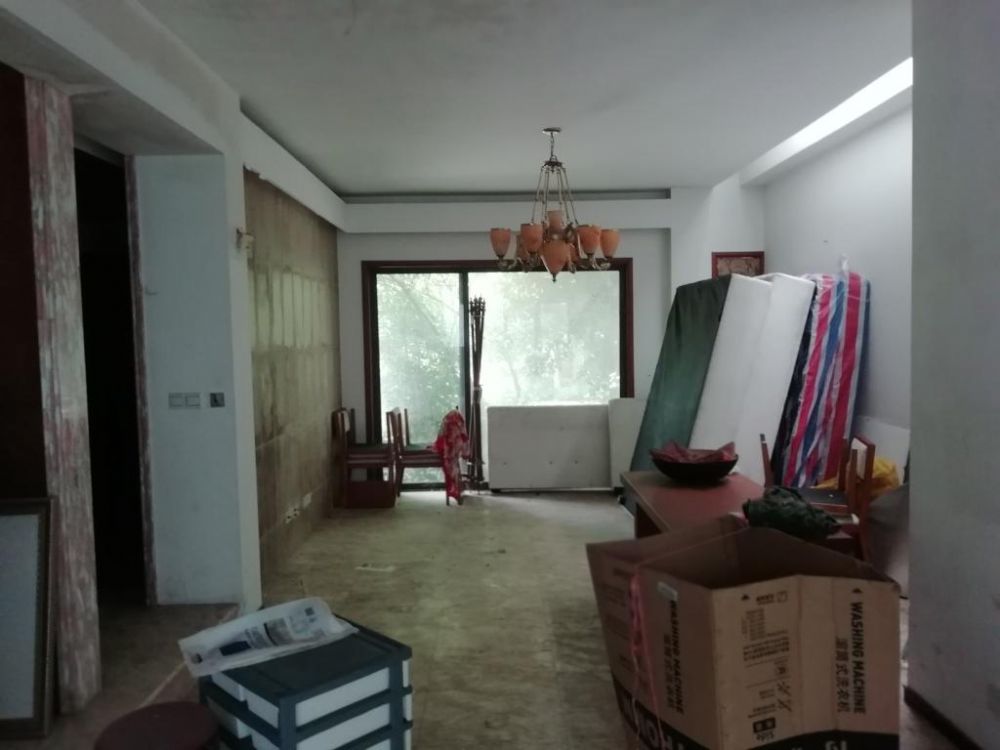 上海市浦东新区中科大学村康桥镇1072栋 