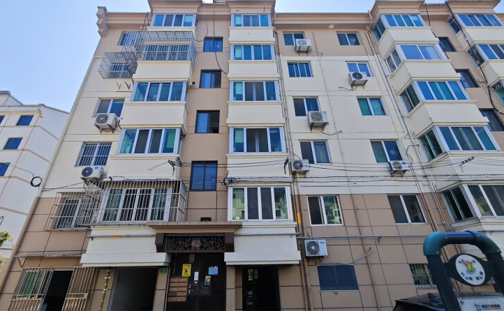 上海市奉贤区汇南小区62栋4F 