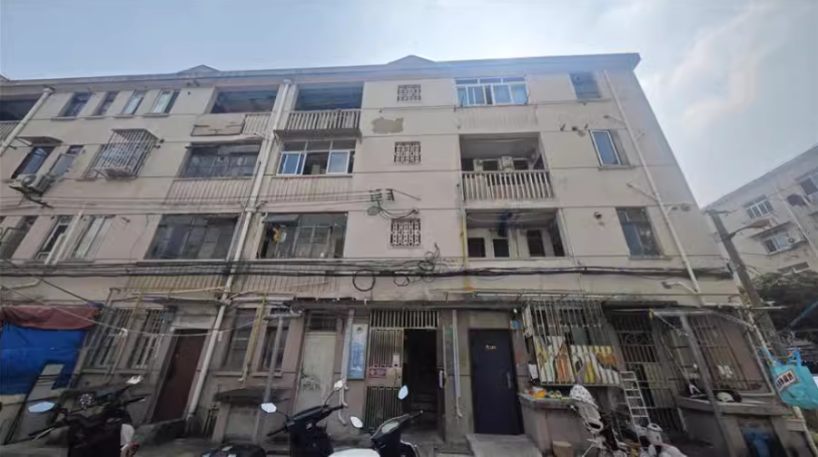 上海市闵行区红旗小区152栋3F 