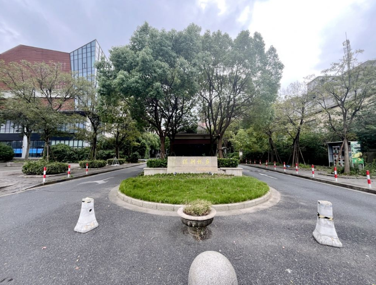 上海市宝山区保利悦庭13栋5F 