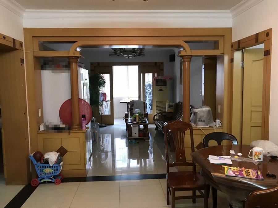 上海市青浦区侨鑫公寓12栋1F 