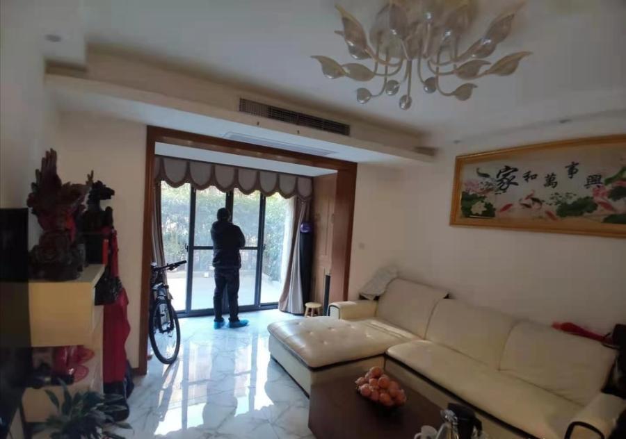 上海市宝山区新城尚景苑2栋1F 