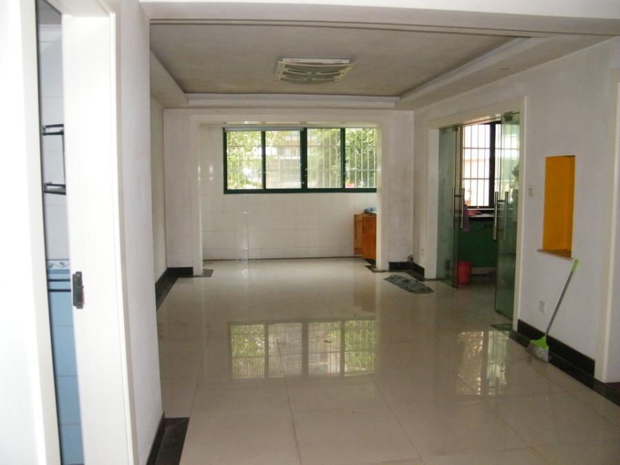 上海市奉贤区普康苑17栋1F 