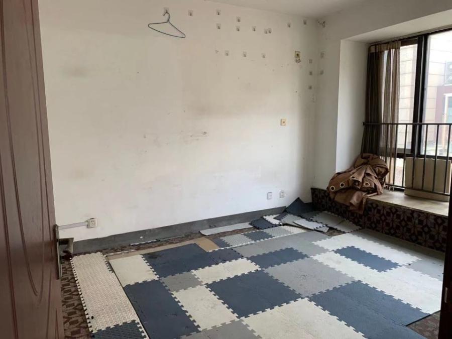 上海市宝山区春江美庐11栋1-3F 