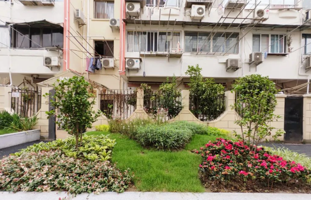 上海市长宁区陶安小区1529栋1F西间等 