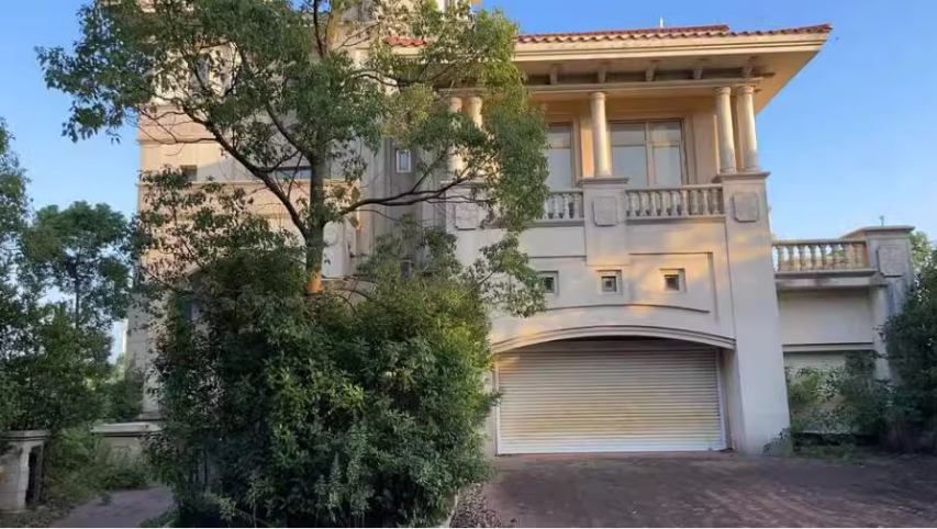 上海市奉贤区棕榈滩高尔夫别墅123栋全幢 