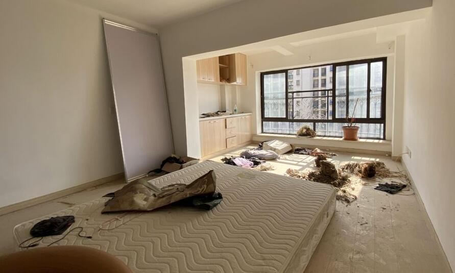 上海市金山区海滨新城121栋8F 