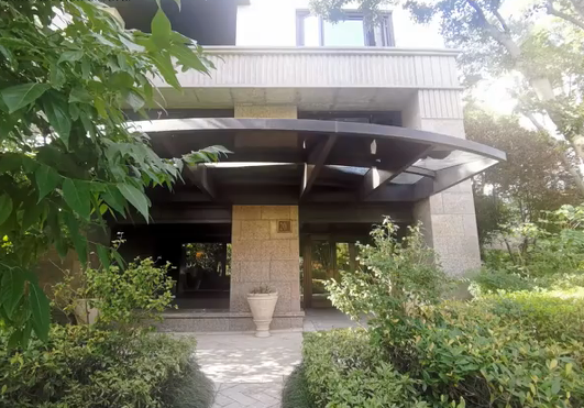 上海市青浦区金地佘山天镜20栋1F 