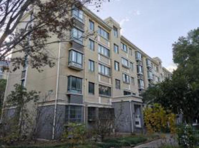 上海市崇明区裕鸿佳苑33栋1F 