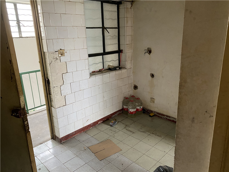 上海市徐汇区长桥三村38栋6F 