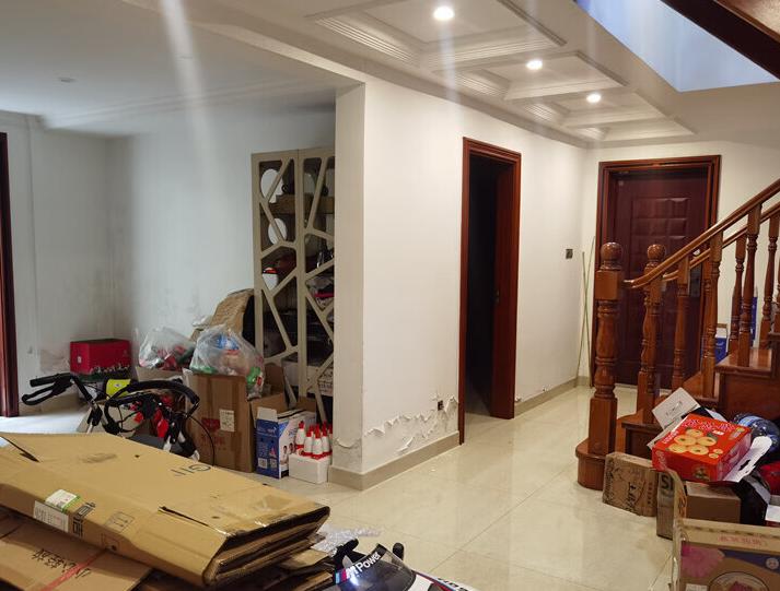 上海市浦东新区绿地布鲁斯小镇33栋1F 