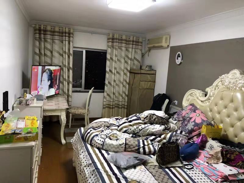 上海市静安区康定汽车公寓1栋20F 