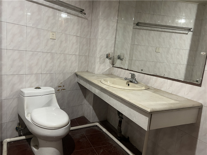 上海市徐汇区华利公寓495栋18F 