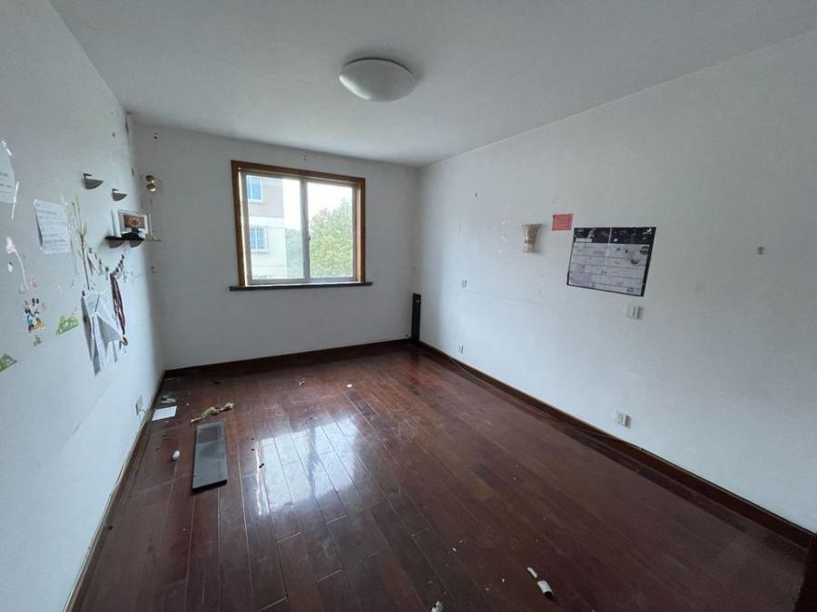 上海市奉贤区育秀三居小区833栋4F 