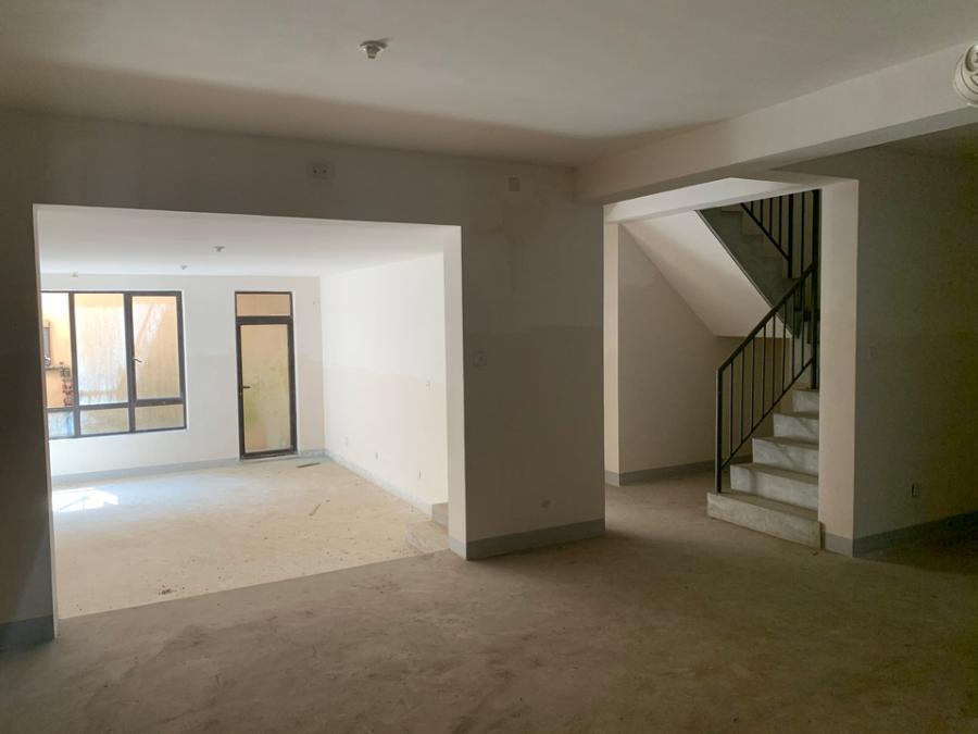 上海市崇明区凤凰花苑7栋1F 