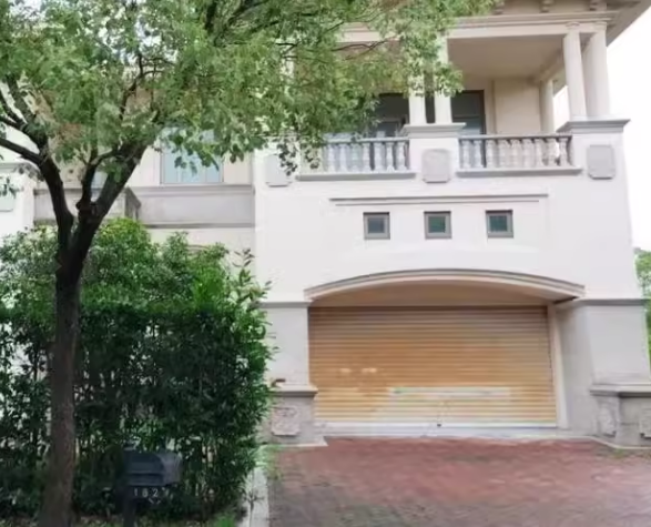 上海市奉贤区棕榈滩高尔夫别墅162栋全幢 