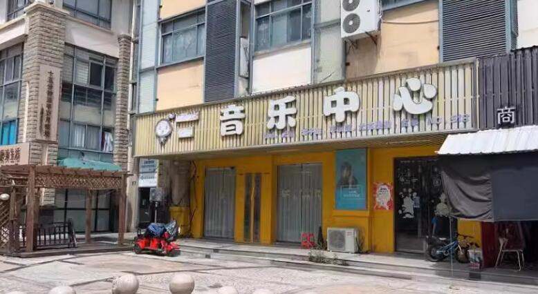 上海市金山区新枫泾步行街37栋1-2F 