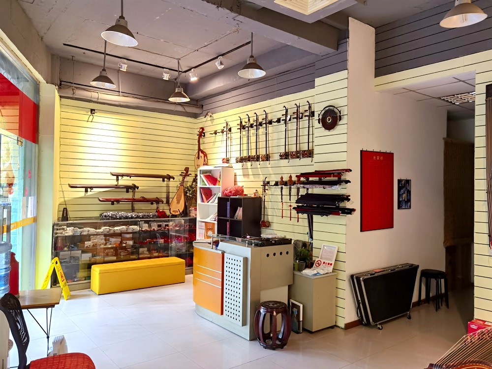 上海市浦东新区光鸿苑沿街商铺东三里桥243栋底层 