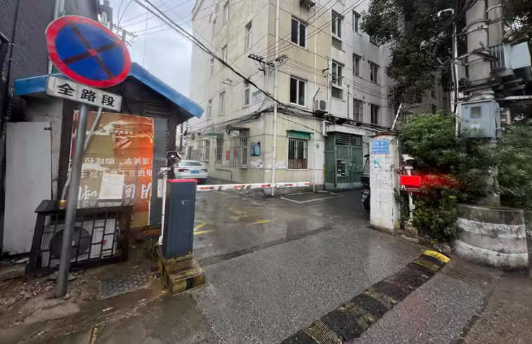 上海市青浦区新风新村9栋3F 