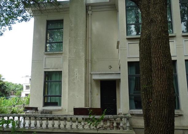 上海市浦东新区水景园乡村俱乐部德兴街87弄12栋 