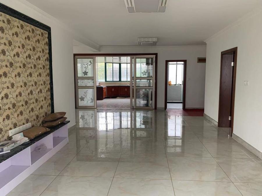 上海市奉贤区目华新村85栋2F 