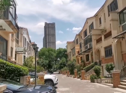 上海市宝山区中裕豪庭-君邑地中海67栋1-3F 