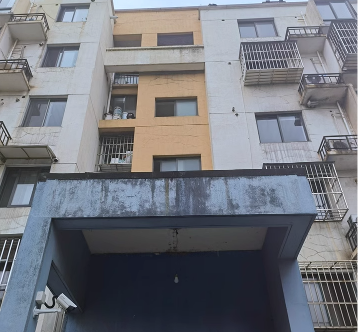 上海市宝山区菊泉新城爱建顾苑78栋1F 