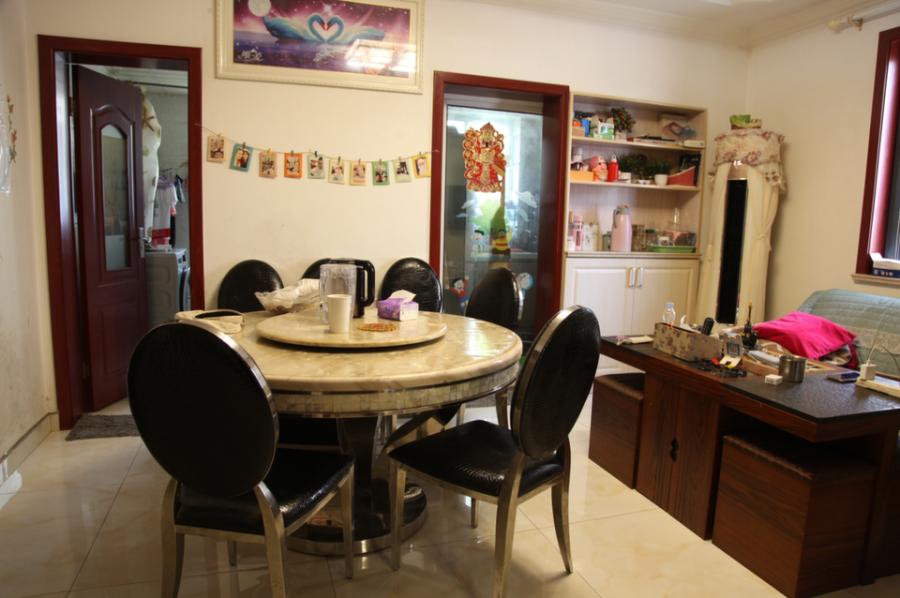 上海市徐汇区东泉小区8栋1F 