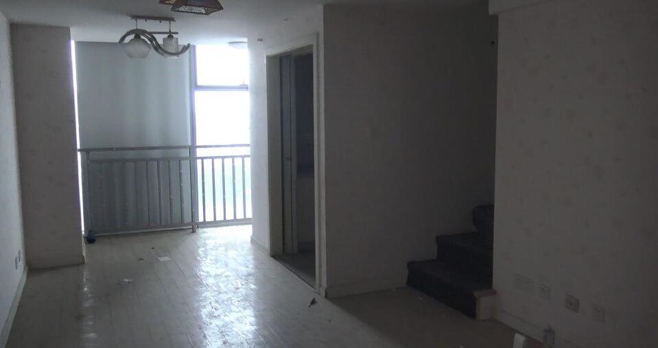 上海市奉贤区绿地翡翠国际广场21栋7F 