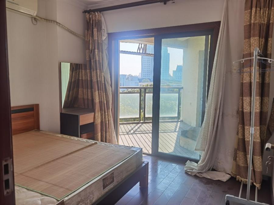 上海市松江区开元地中海1栋5F 