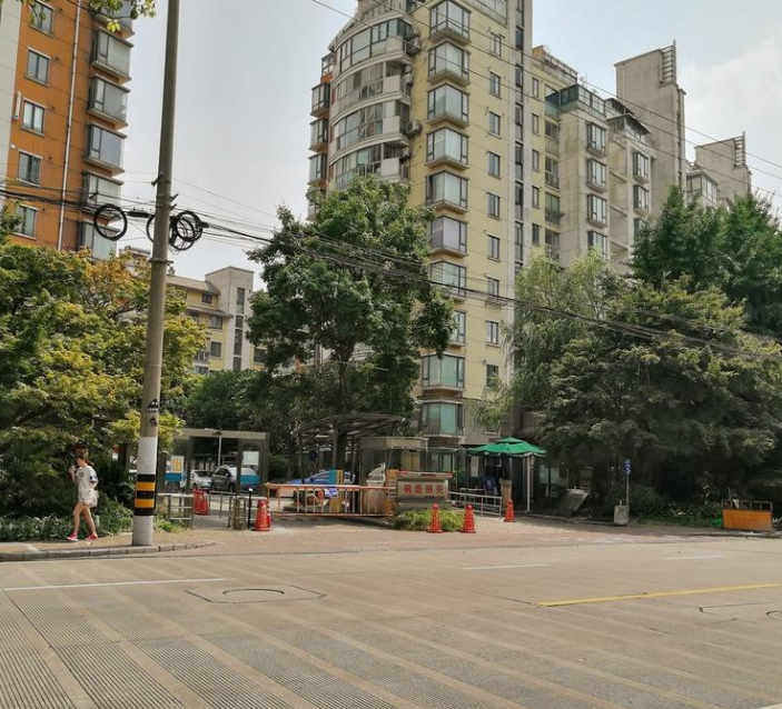 上海市宝山区枫庭丽苑86栋11F及地下1F车位 