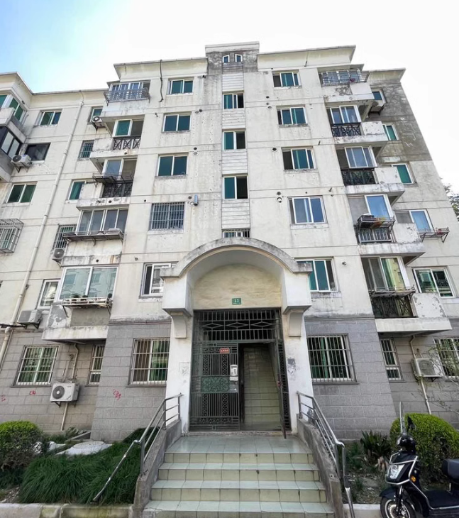 上海市浦东新区怡泰家苑13栋1F 