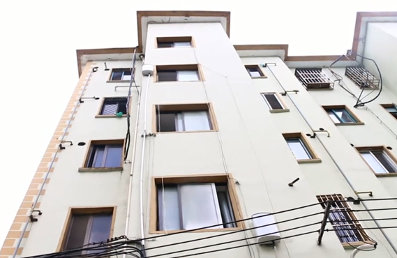 上海市奉贤区鸿宝二村249栋5F 