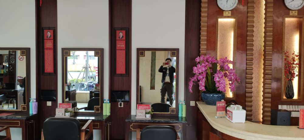 上海市青浦区文峰国际美容美发盈港路675栋 