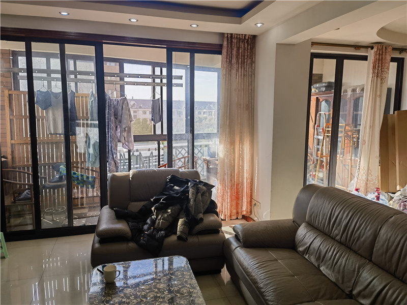 上海市浦东新区名嘉新苑10栋5F 