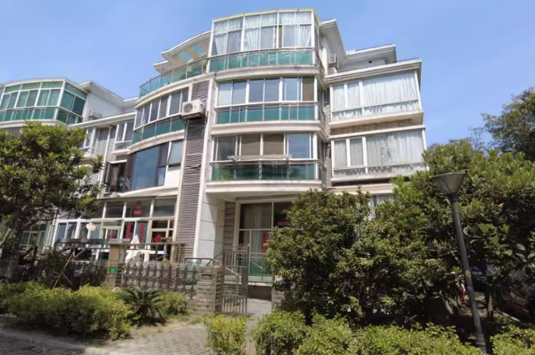 上海市闵行区千岱名墅33栋1F 