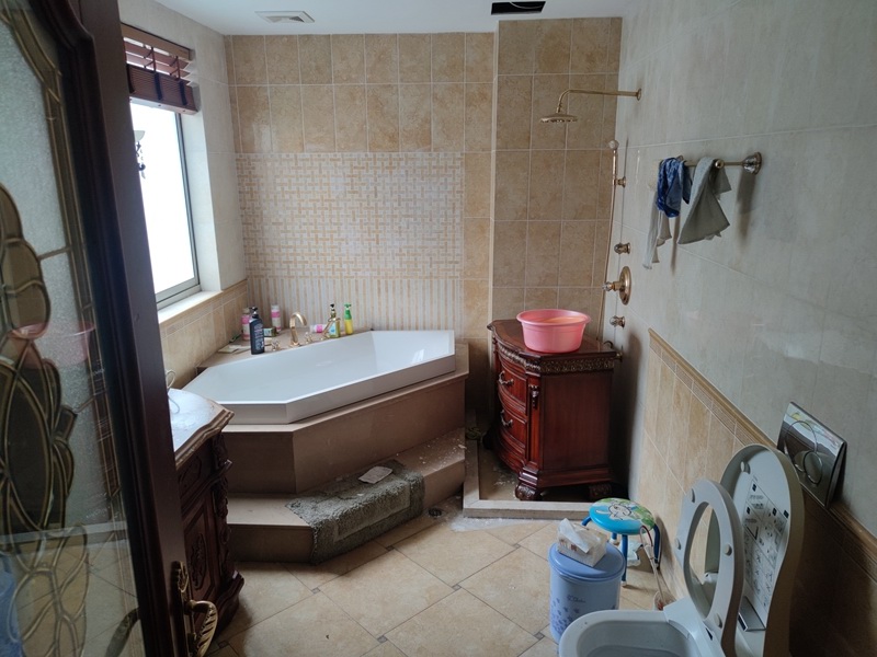 上海市宝山区金兰雅墅211栋 