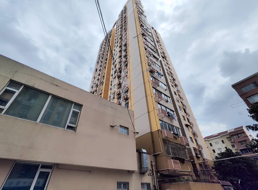 上海市虹口区华东公寓2栋2F 