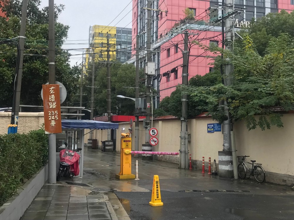 上海市徐汇区245弄小区6栋1F 