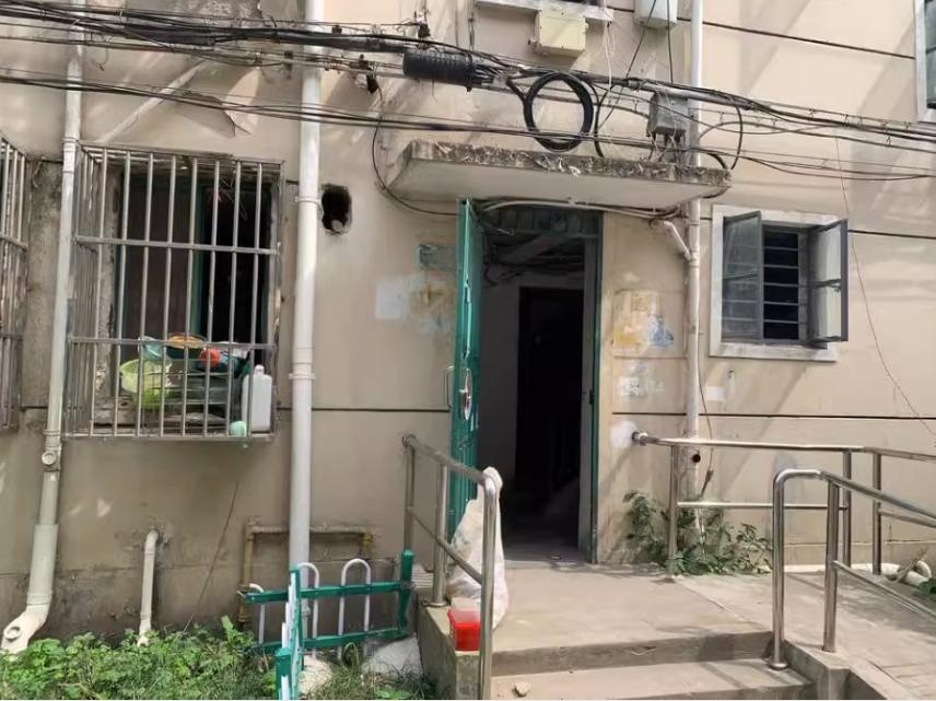 上海市浦东新区胶南小区20栋6F 