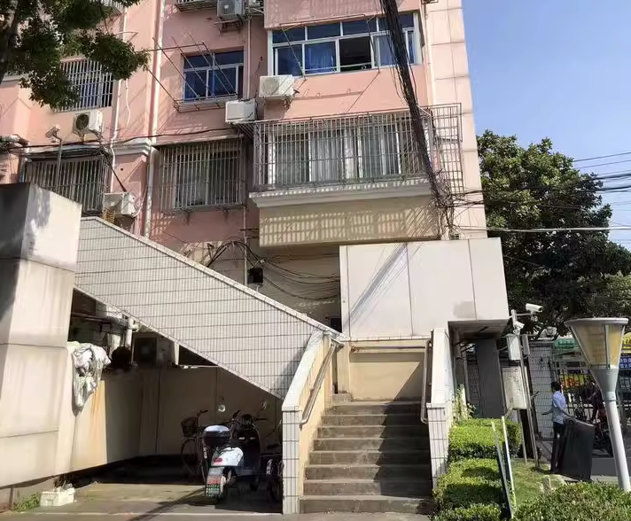 上海市闵行区申莘二村333栋3F 