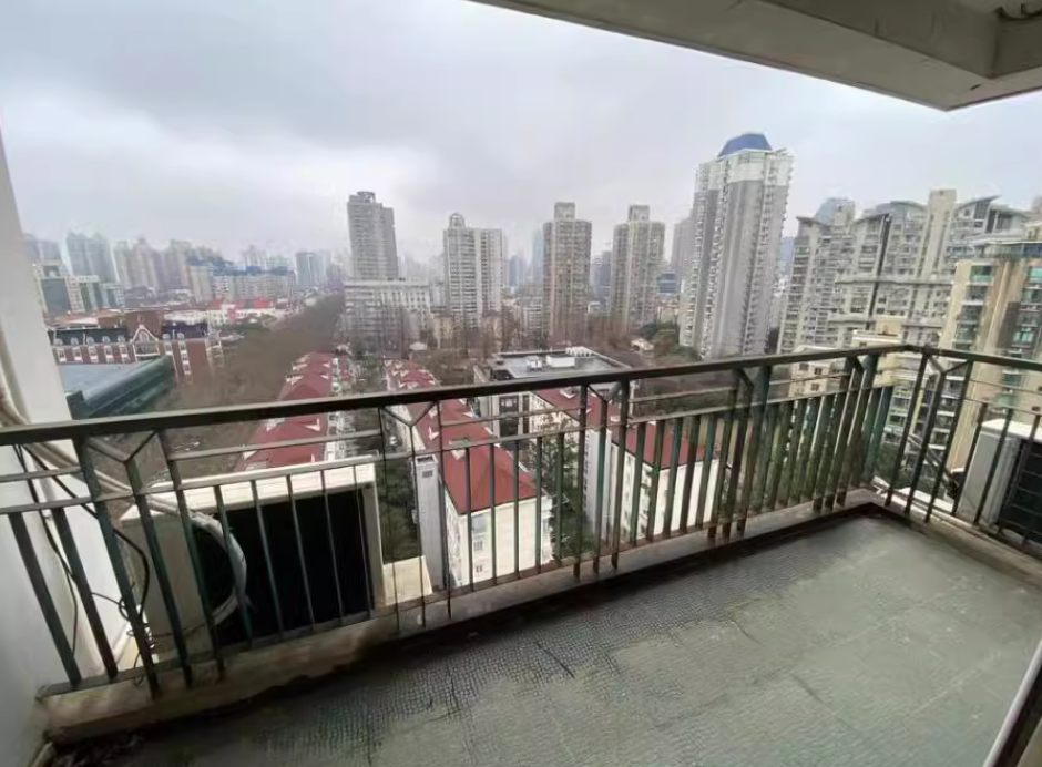 上海市长宁区新华嘉利公寓3号1402室 