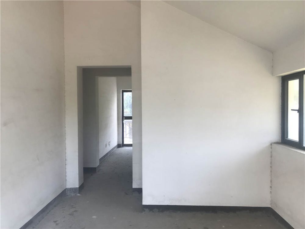 上海市青浦区楠林水岸35栋 