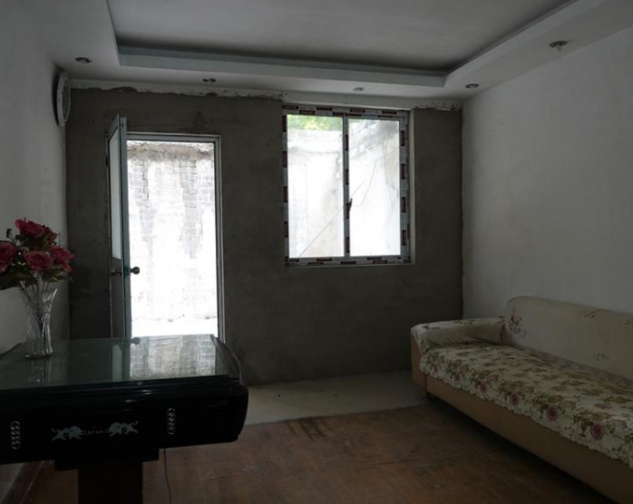 上海市浦东新区荷三小区56栋1F 