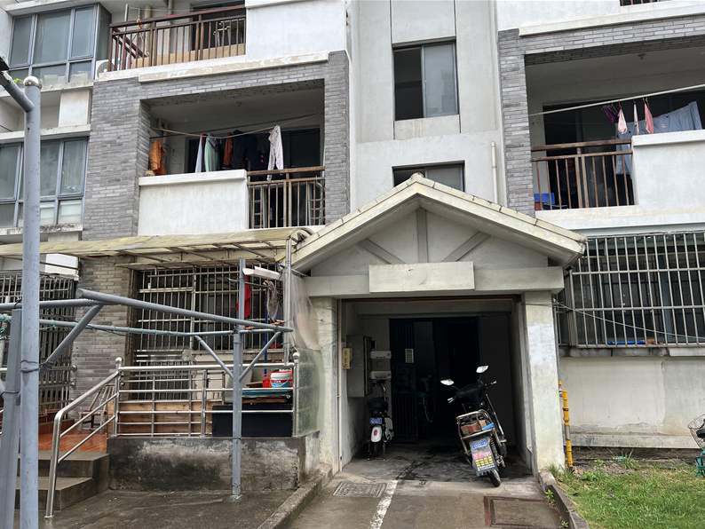 上海市青浦区泰安公寓23栋2F 