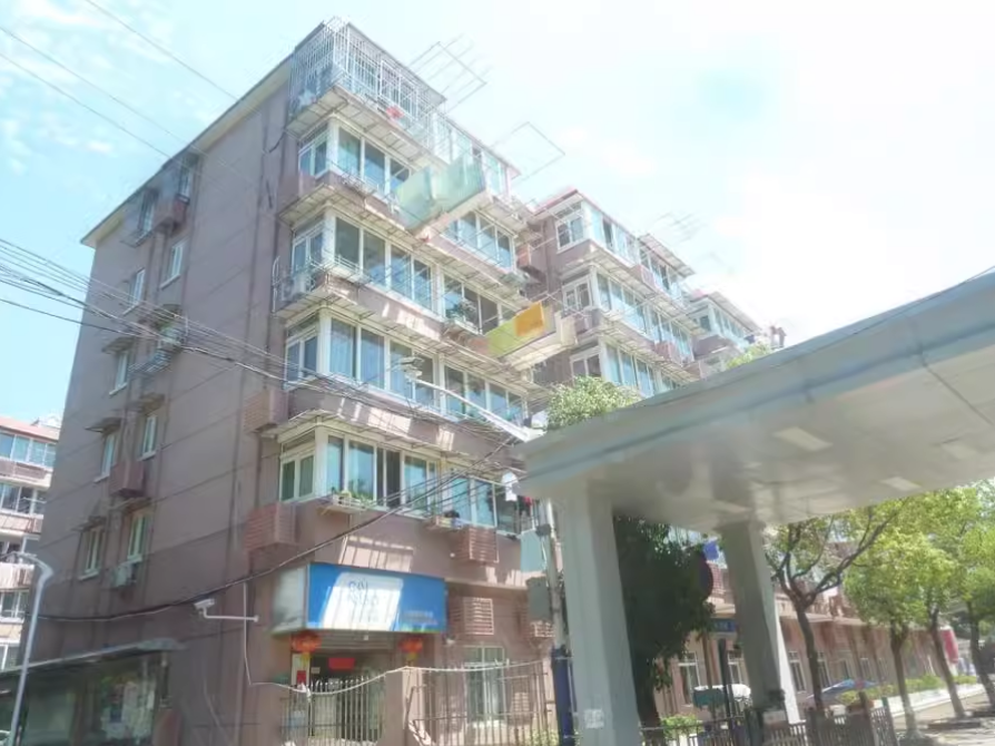 上海市闵行区航华三村三街坊226栋2F 